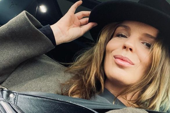 Agnieszka Włodarczyk wróciła do pracy! Fanów zaskoczył wybór obuwia, jednak gwiazda miała powód, by je założyć