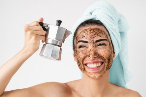 Kofeina nie tylko w kawie. Kosmetyki z kofeiną, które pobudzą twoją skórę do działania