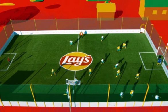Lay’s gra w piłkę. Firma stworzy boiska z pustych opakowań po chipsach