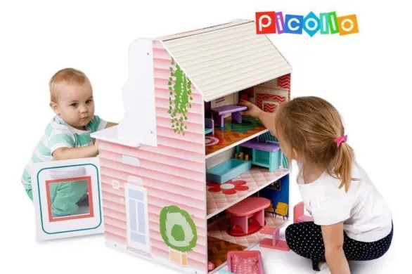 Luksusowe wnętrza, bogate wyposażenie, winda — co jeszcze skrywają duże drewniane domki dla lalek?