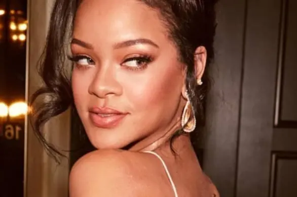 Rihanna dementuje plotki o ciąży w brutalny sposób