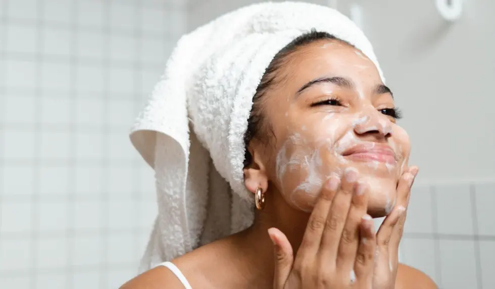 Podobno TYLE czasu potrzeba, by dokładnie oczyścić twarz