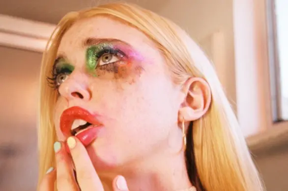 „Jadłam 200 kalorii dziennie”. Chloe Cherry o zaburzeniach odżywiania