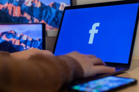 Facebook pozwala życzyć… śmierci Putinowi