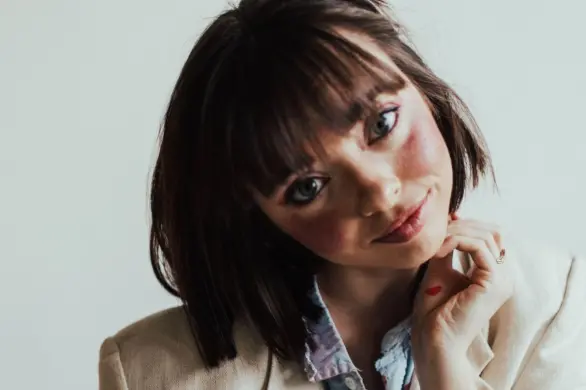 Grzywka Tinker Bell – uroczy trend inspirowany postacią z bajki