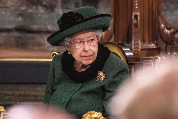 Królowa Elżbieta jako lalka Barbie. Dostała ją na 96. urodziny