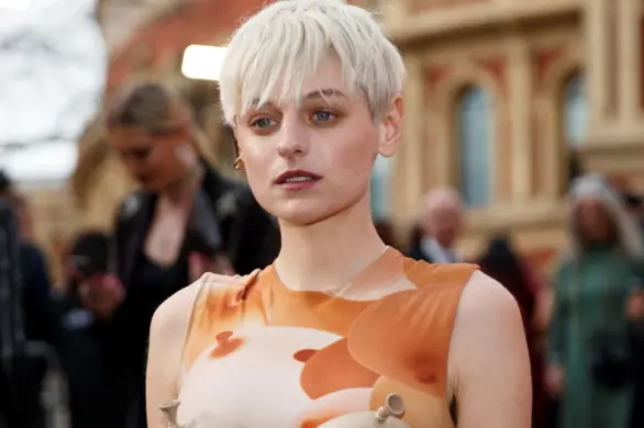 Balony zamiast stanika. Emma Corrin i Gabrielle Union dezorientują opinię publiczną