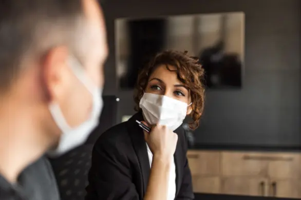 Noszenie maseczki wpływa na atrakcyjność. Pandemia zmieniła nasze postrzeganie