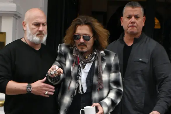 Johnny Depp wyprowadzony z hotelu przez ochronę