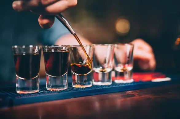Poniosła Cię impreza? Odtruwanie alkoholowe postawi Cię na nogi już w godzinę!