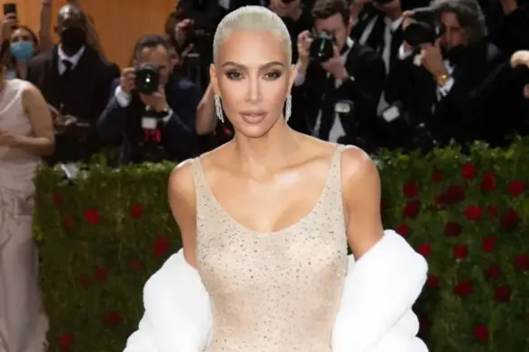 Kim Kardashian kontynuuje zabawę w Marilyn Monroe