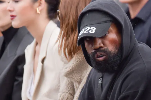Kanye West debiutuje na wybiegu i otwiera pokaz Balenciagi