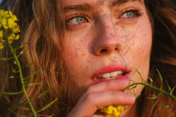 TikTok znalazł nowy sposób na szybkie stworzenie naturalnie wyglądających piegów