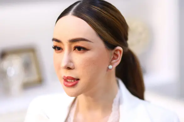 Transpłciowa miliarderka kupiła Miss Universe