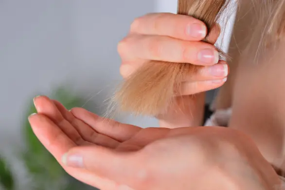 Serum z kwasem hialuronowym hitem w pielęgnacji włosów. Tiktokerka udowadnia, że to naprawdę działa