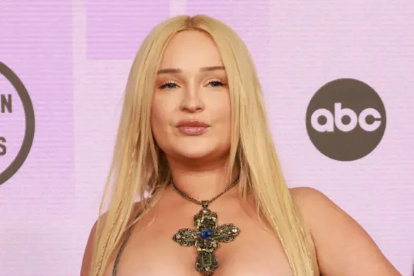 Tak wygląda nowoczesna wersja kultowej sukni Britney Spears z 2001 roku
