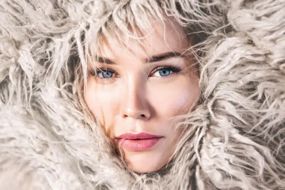 Makijaż Cold Girl inspirowany mroźną pogodą jest szalenie popularny na TikToku