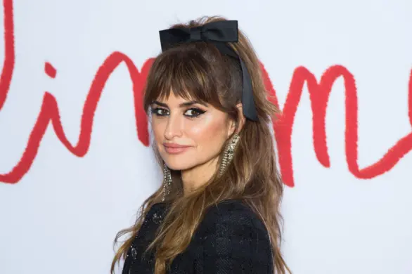Penelope Cruz w króciutkiej mini na czerwonym dywanie