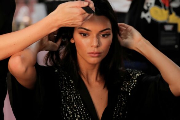 Internauci naśmiewają się z kurtki Kendall Jenner. Skojarzenia są oczywiste