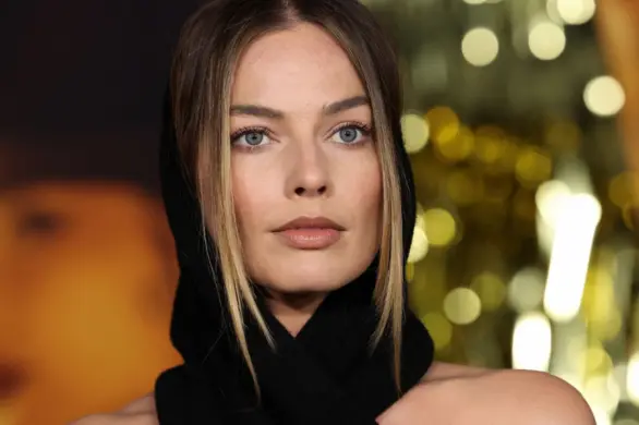 Margot Robbie w kultowym kostiumie kąpielowym Barbie