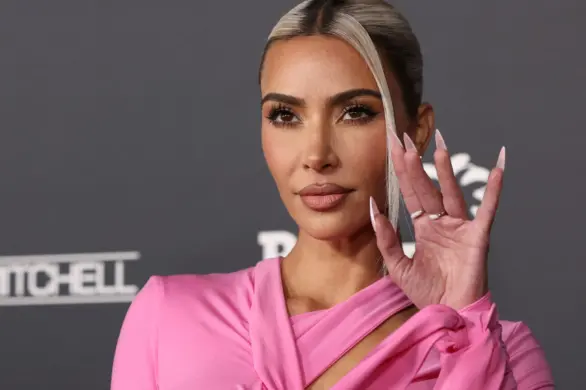 Nowa fryzura Kim Kardashian: celebrytka zrobiła grzywkę