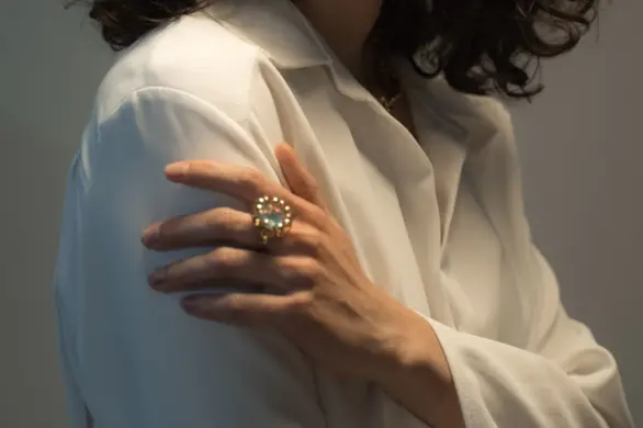 Squoval Nails: najpopularniejszy kształt paznokci, który wysmukla i wyszczupla dłonie. Pasuje do każdego manicure