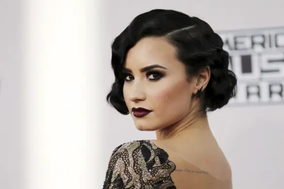Plakaty albumu Demi Lovato zakazane w Wielkiej Brytanii