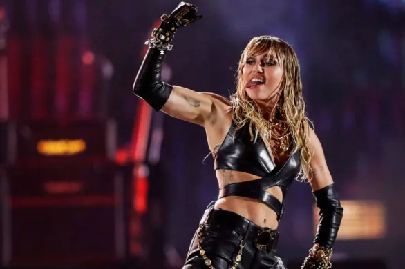 Szczegóły nieudanego małżeństwa Miley Cyrus z Liamem Hemsworthem w nowej piosence „Flowers”