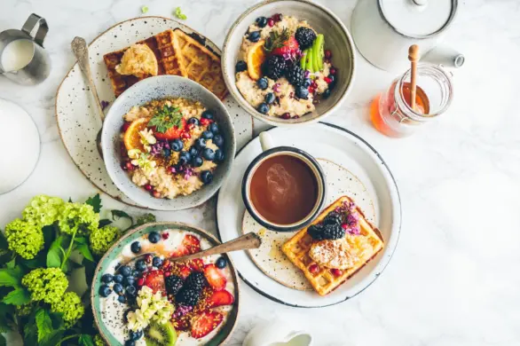 Pomysły na śniadania, które mają mało kalorii, ale są bardzo sycące