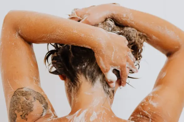 Peeling do skóry głowy z octem jabłkowym. Idealnie oczyszcza i przedłuża świeżość włosów