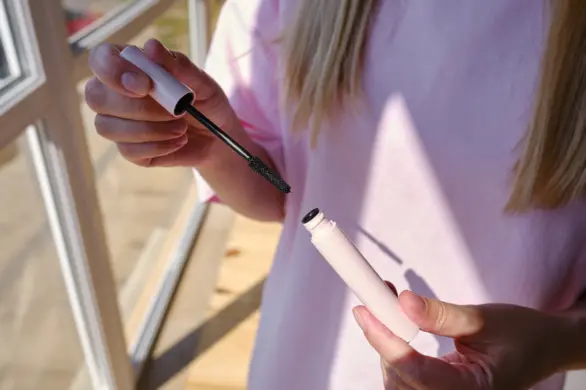 Brązowy tusz do rzęs: niedoceniony bohater każdej kosmetyczki