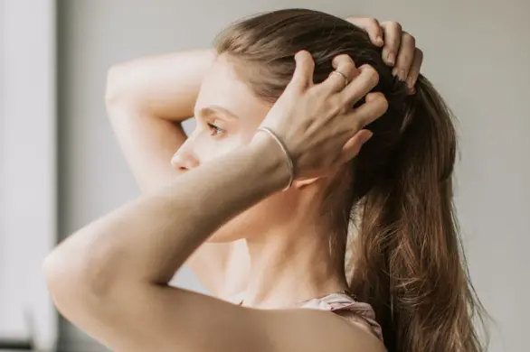 Porzuć ten nawyk związany z włosami. Ma przykre konsekwencje dla zdrowia