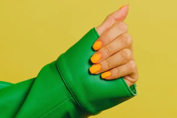 Jak zabezpieczyć lakier do paznokci i uniknąć odprysków