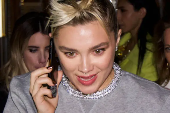 Florence Pugh w  przezroczystej spódnicy na pokazie Valentino