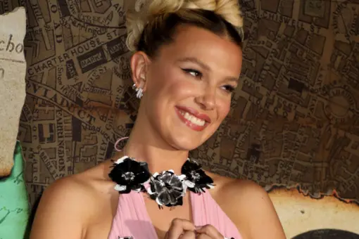Milly Bobby Brown zmieniła fryzurę. Postawiła na długość, którą wybierają wszystkie hollywoodzkie it-girls