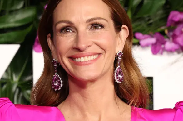 Julia Roberts w grzywce zakrywającej brwi