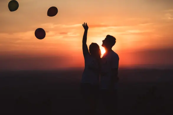 „Drobny romans” trend z TikToka, który naprawi Twój wieloletni związek i przegoni nudę