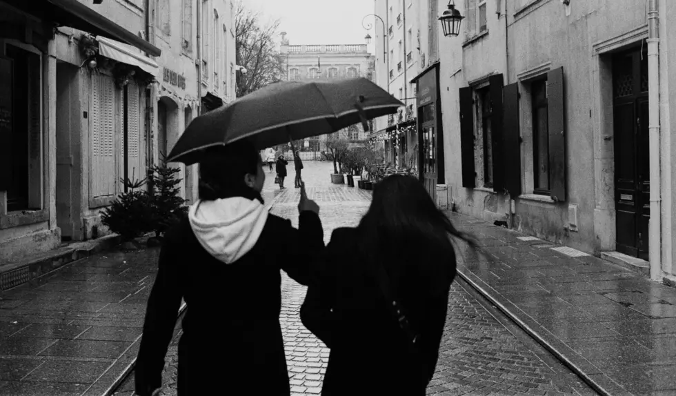 Czy zazdrość zawsze jest zła? Tylko jeden z jej rodzajów może zniszczyć przyjaźń