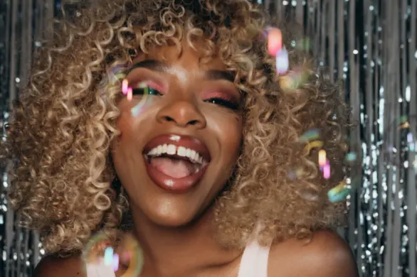 Dopamine beauty: trend w makijażu, który poprawia nastrój