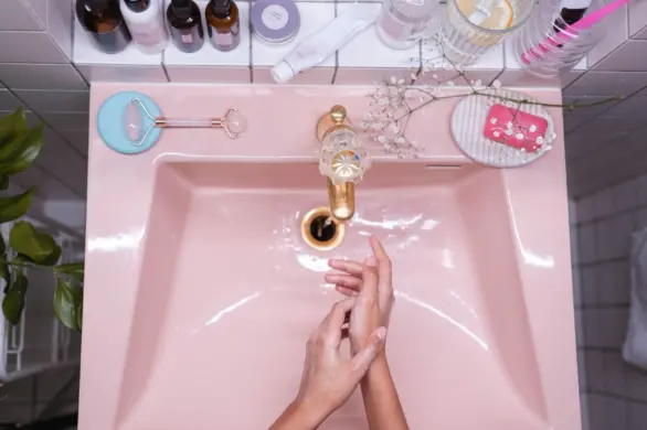 Złe nawyki, które przyspieszają starszenie się skóry. Nawet nie zdajesz sobie z nich sprawy