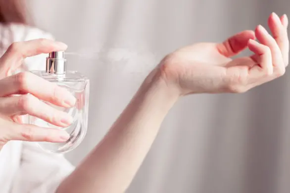 Czy perfumy mają datę ważności? Jak przedłużyć trwałość ulubionych zapachów