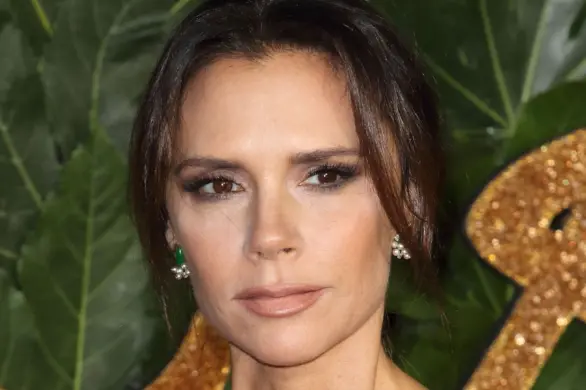 Podwójny jeans powraca. Trend lansuje Victoria Beckham z mężem