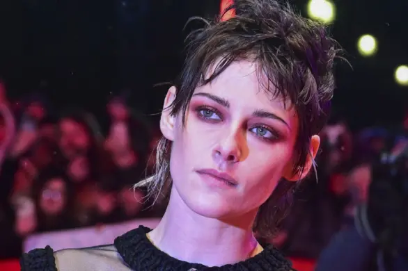 Kristen Stewart w nowej fryzurze przyciąga uwagę na czerwonym dywanie