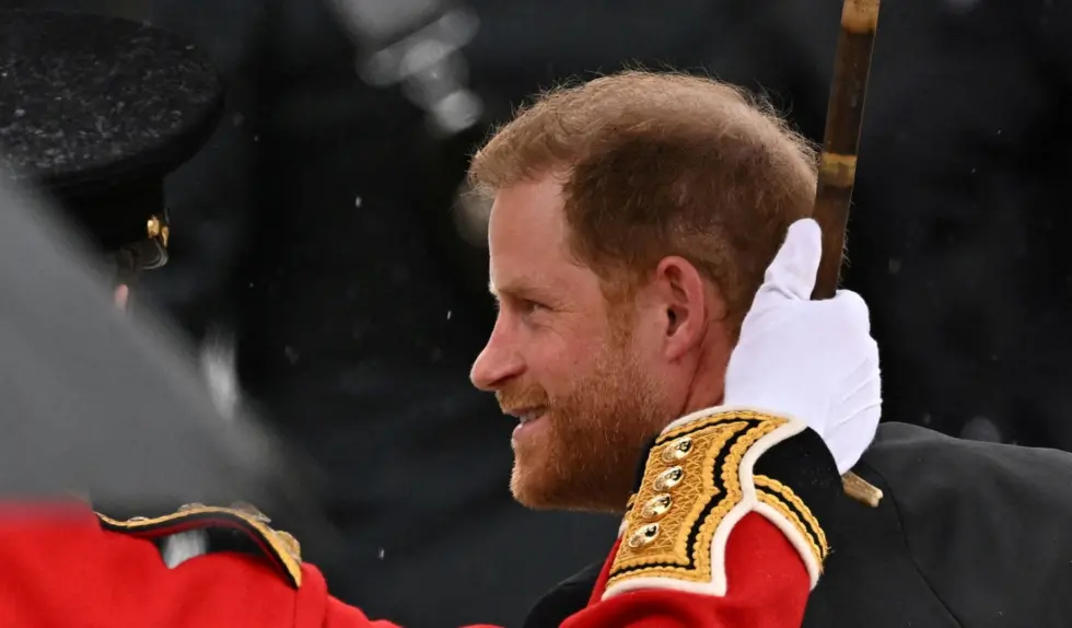 Ekspert od mowy ciała przeanalizował zachowanie Harry’ego podczas koronacji