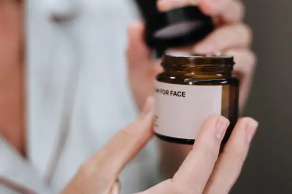 Dermatolożka zdradza: 3 produkty do pielęgnacji skóry, które absolutnie nie są Ci potrzebne