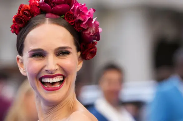 Coraz więcej szortów na czerwonych dywanach. Natalie Portman w pięknym zestawie