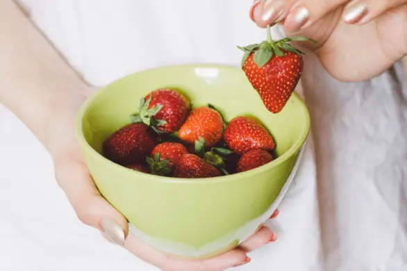 Peeling z truskawek, który oczyszcza i odmładza skórę