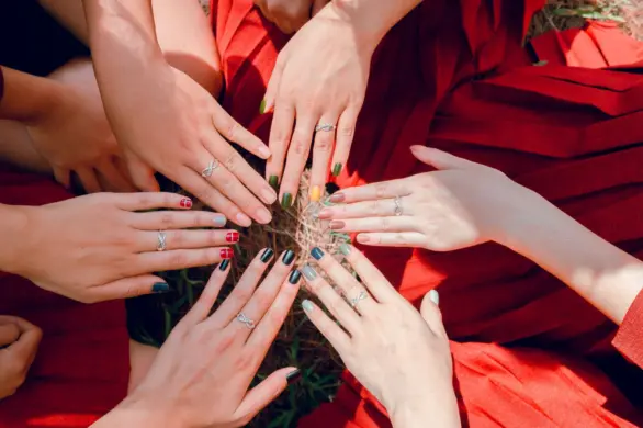 Trendy w zdobieniu paznokci. Najważniejsze stylizacje na letni sezon 2023