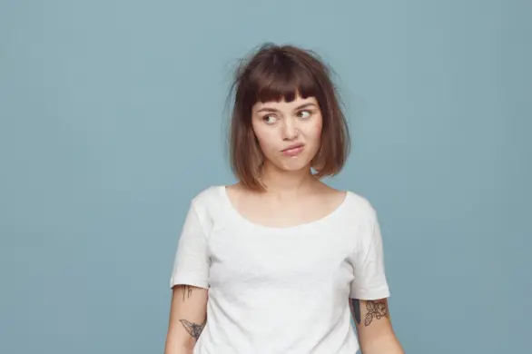 Jak poradzić sobie z puszącymi się włosami? Wszystko, co warto wiedzieć!