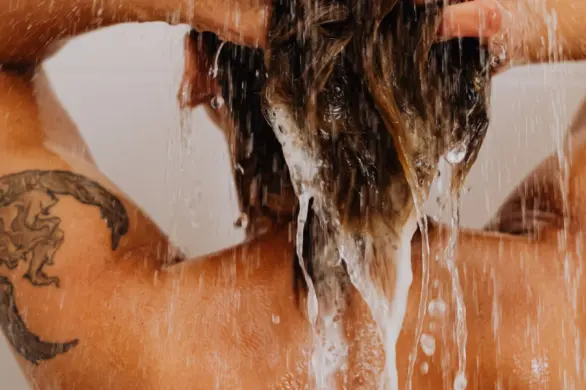 Czym są kąpiele kontrastowe i dlaczego to najlepszy sposób na to, by zachować jędrną i młodą skórę